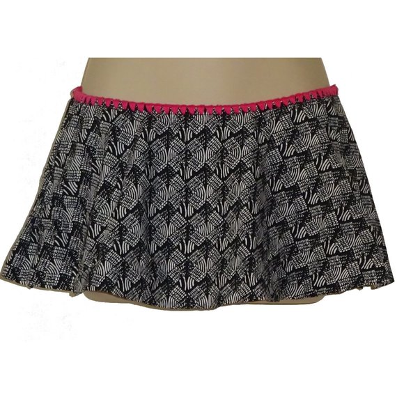 Kenneth Cole black swim skirt - Picture 1 of 5